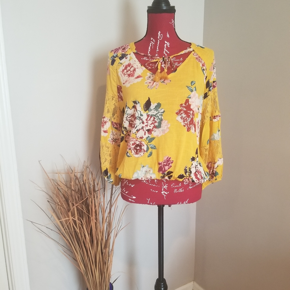 Eyeshadow Long sleeve top. - Picture 1 of 6